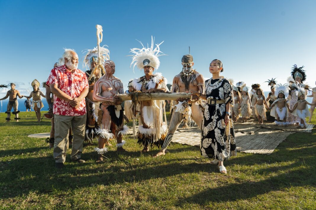 Durante el Festival Tāpati Rapa Nui de la Isla de Pascua se celebran distintas ceremonias ancestrales dedicadas al agua, la naturaleza o la divinidad.