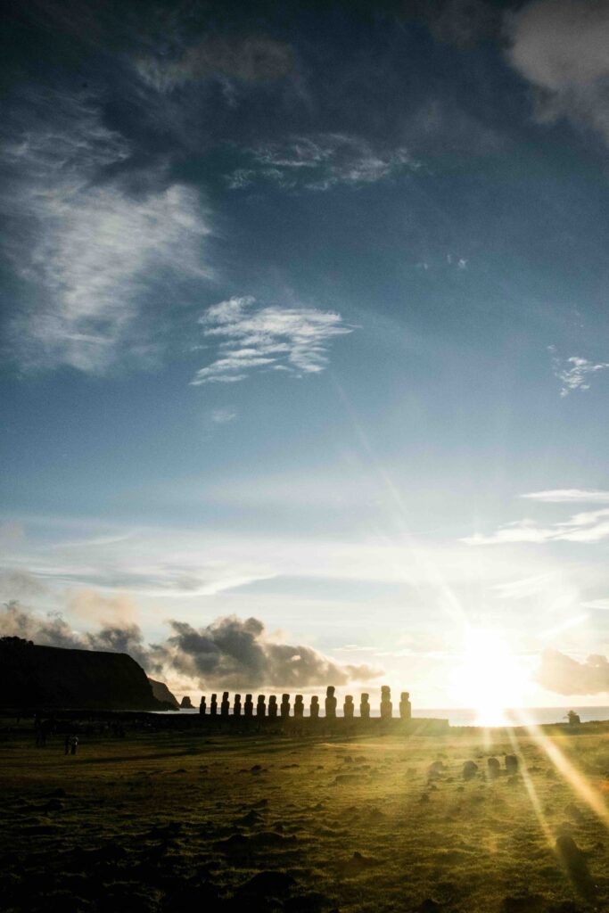 Hay varias formas de llegar a la Isla de Pascua, pero más allá de las recomendaciones prácticas, hay que ir con espíritu de disfrutar y respetar la naturaleza y las tradiciones. 