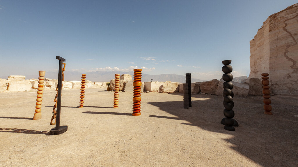 Esculturas de la colección Forms of Stone de Estudio Daniel Orozco.