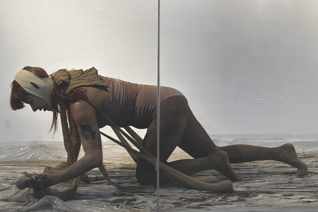 La performance en México recupera la necesidad de reflexionar con el cuerpo sobre la memoria, el entorno y la sociedad.