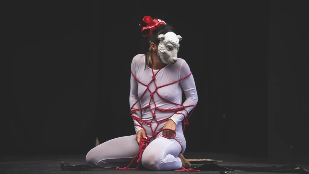 Maestros mexicanos del performance han recogido distintas tradiciones de Europa y Asia para convertirlos en un lenguaje propio.