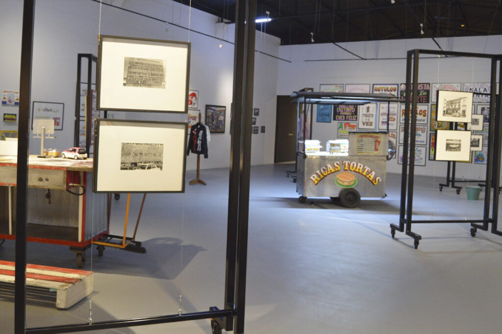 Galería José María Velasco presenta obras y rótulos urbanos.