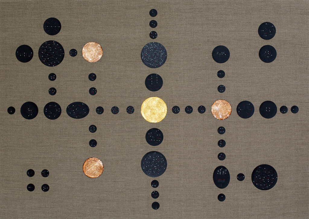 Obra de lija intervenida sobre algodón importado.