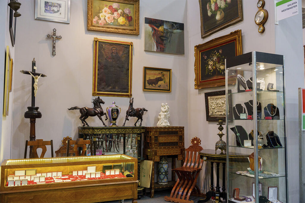 Salón del anticuario en zona maco 2026.