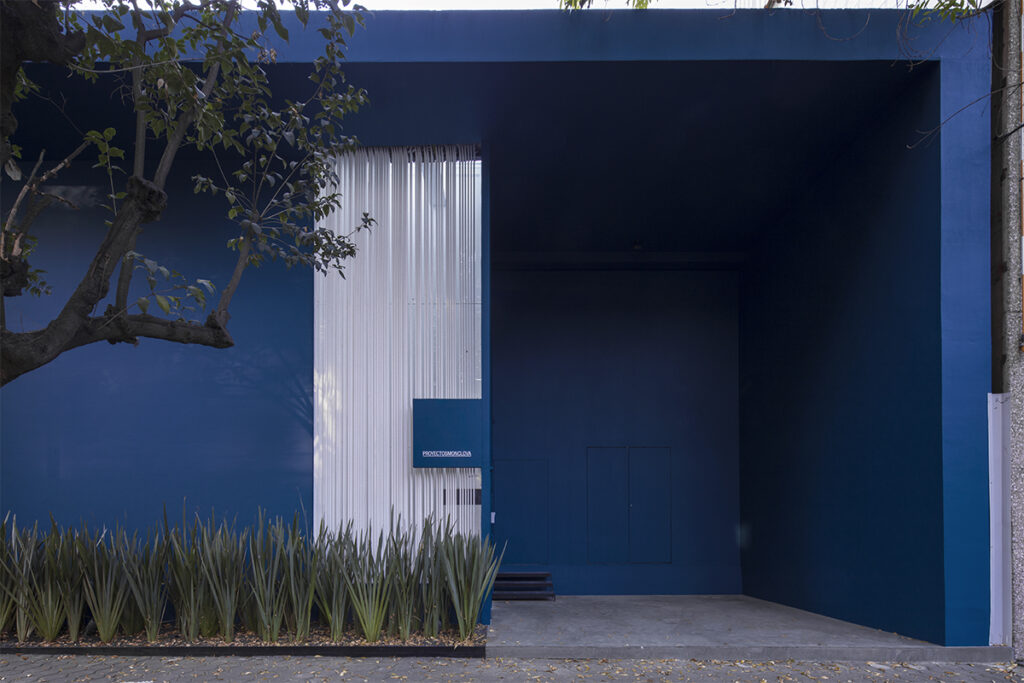 Fachada de galería de arte.