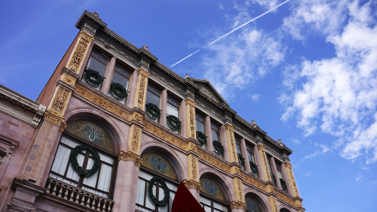 Fachada del Teatro Calderón, en Zacatecas. Foto: Armando Navarro