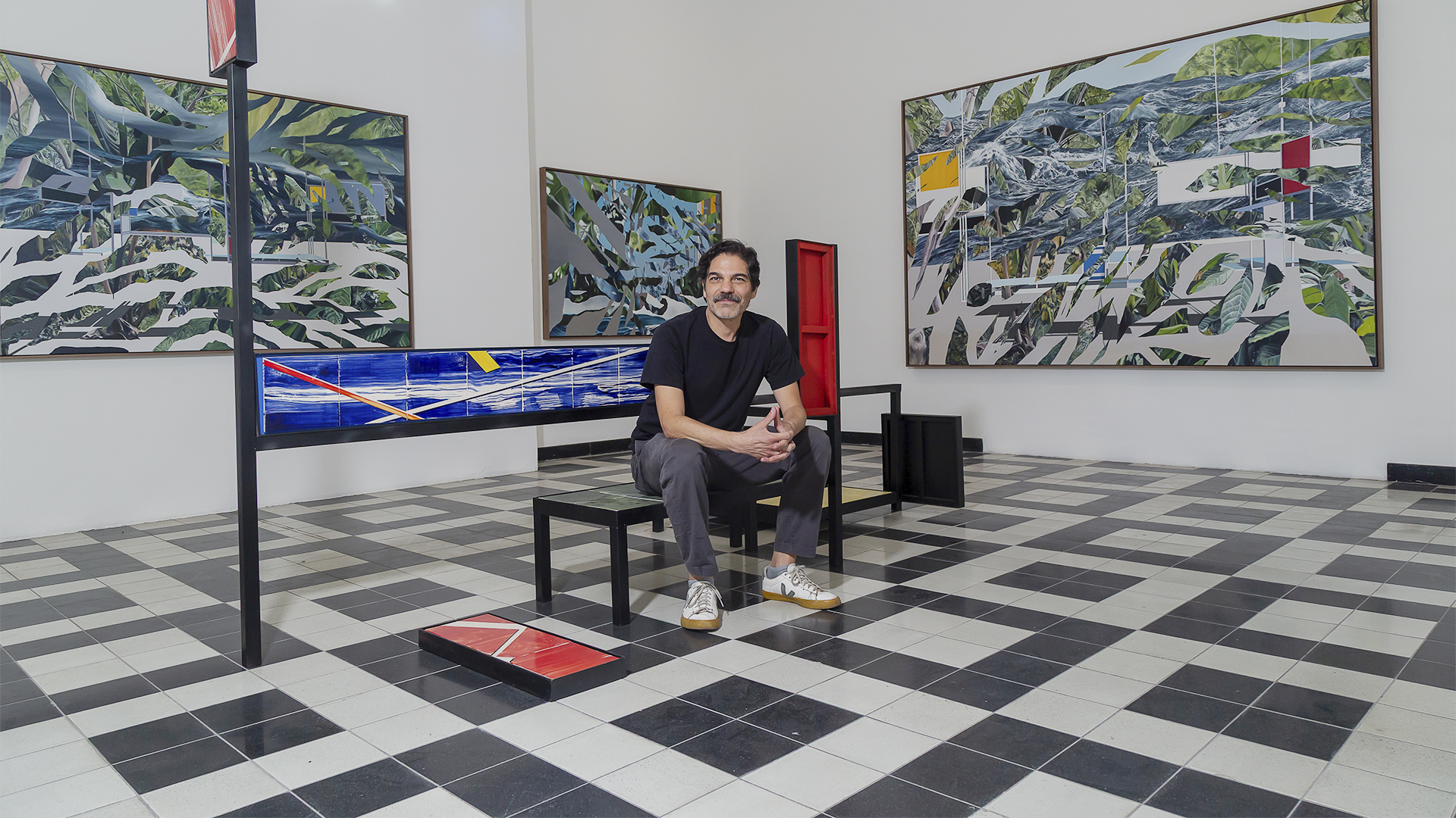 Luis Alfonso Villalobos en su estudio