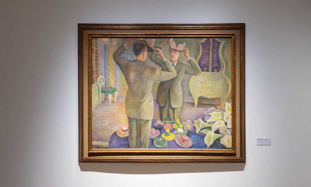 Pintura de Diego Rivera con un hombre frente al espejo colocándose un sombrero, rodeado de objetos y flores, en la colección Micha Levy en Madrid.