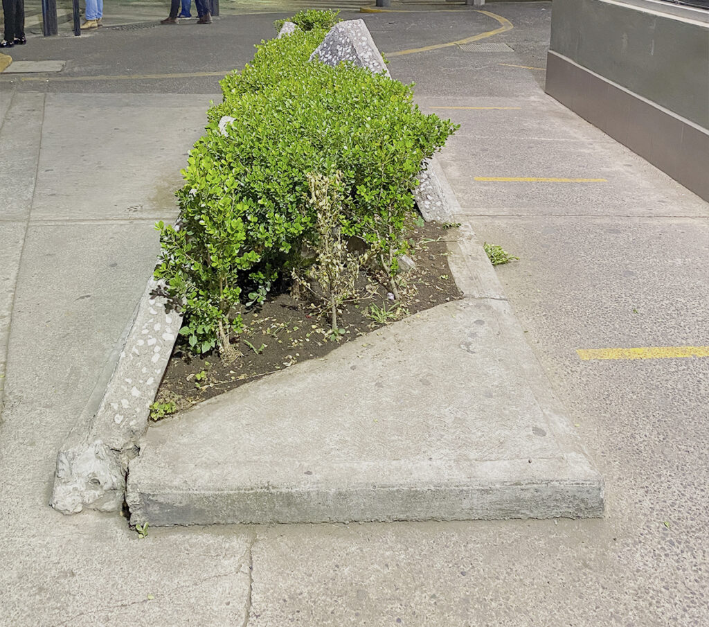 arquitectura hostil en jardinera en CDMX.