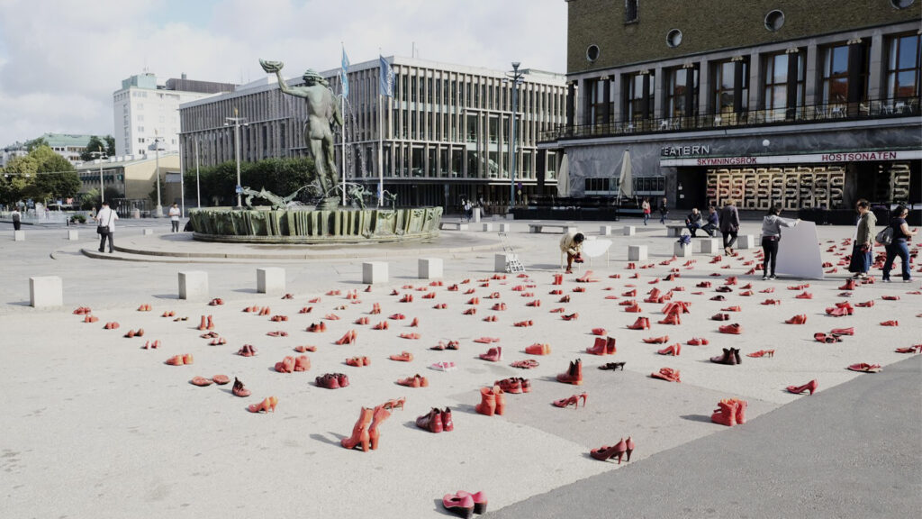 Zapatos Rojos, la instalación