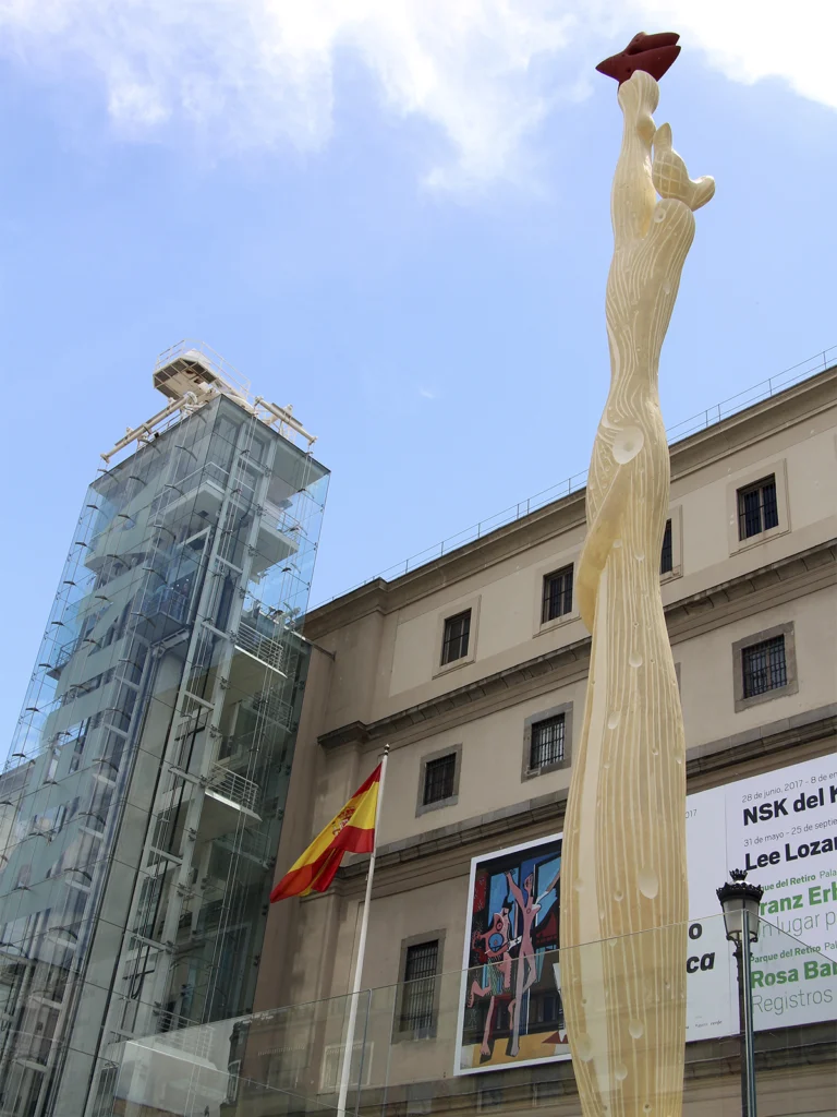 La Sede Principal del Museo Reina Sofía tiene dos edificios, Sabatini y Nouve.