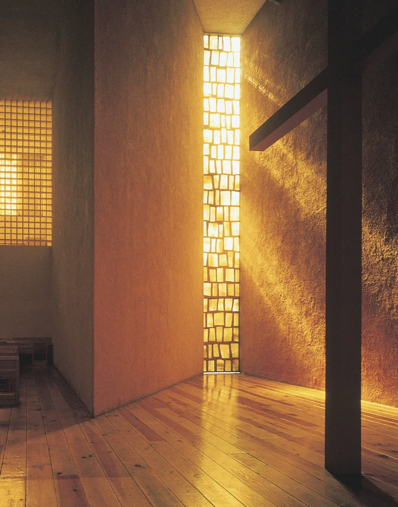 Obra maestra de la arquitectura religiosa del siglo XX, diseñada por el célebre arquitecto mexicano Luis Barragán entre 1953 y 1960.