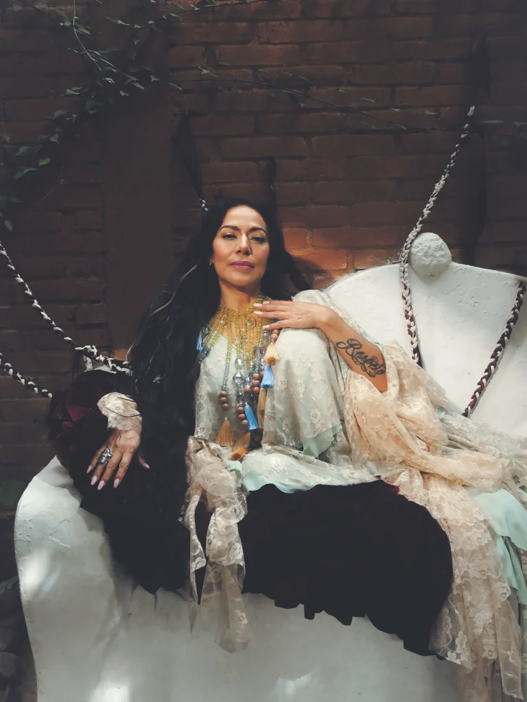 Lila Downs en retrato de promoción.