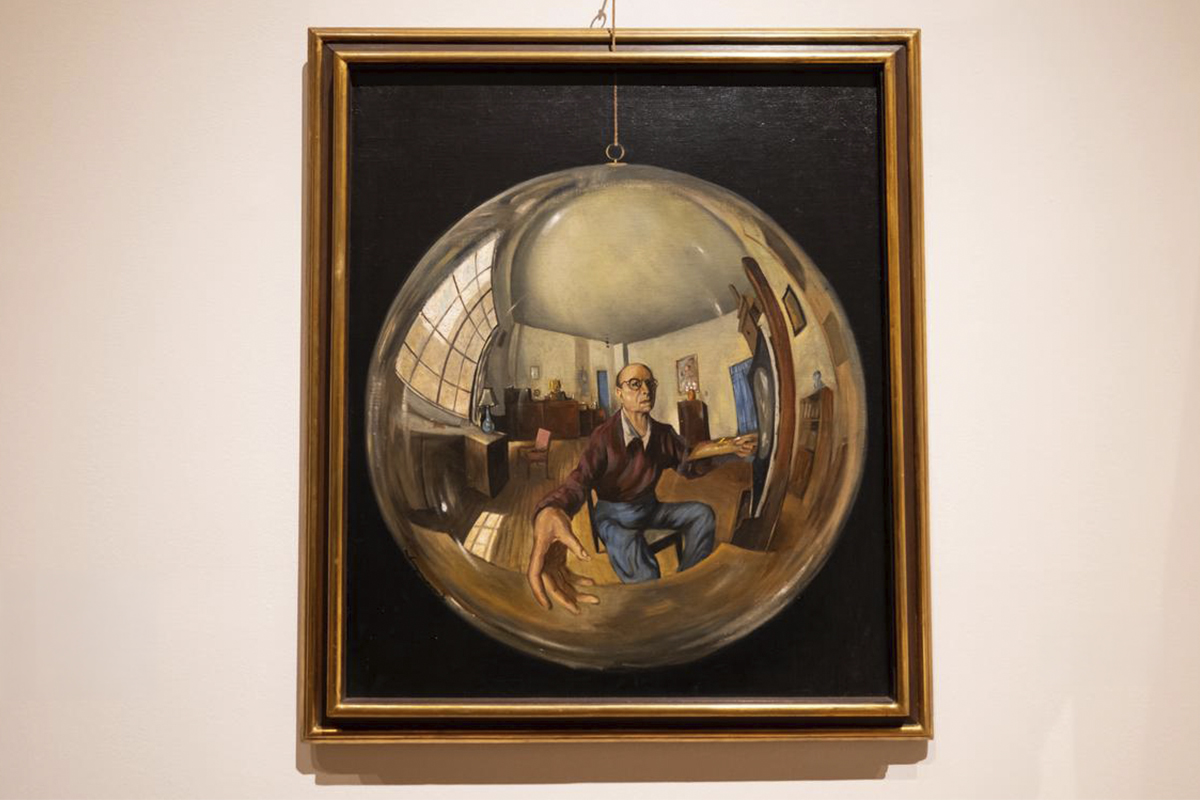 Autorretrato de Roberto Montenegro representado dentro de una esfera reflectante suspendida