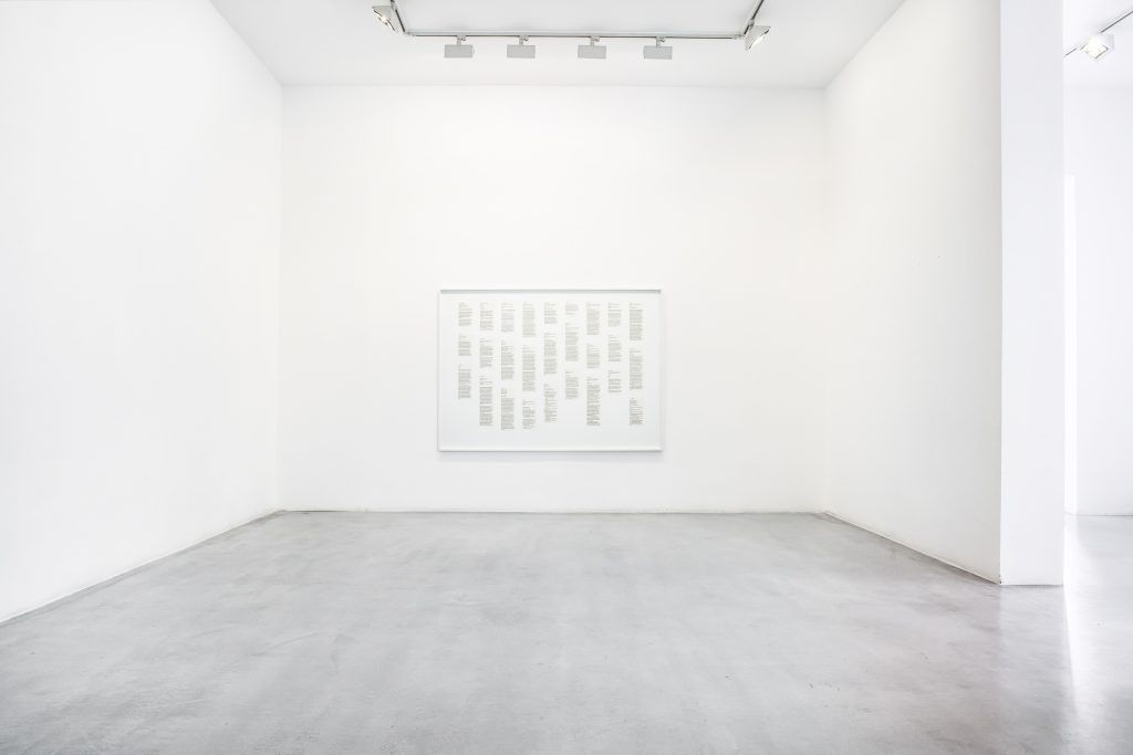 Vista de instalación de Group Show / Muestra colectiva, Alejandro Cesarco. Fotografía © Irina Raffo