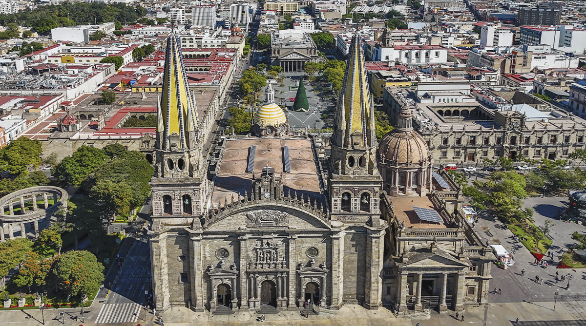 La imponente Catedral Metropolitana de Guadalajara, capturada en una vista aérea.