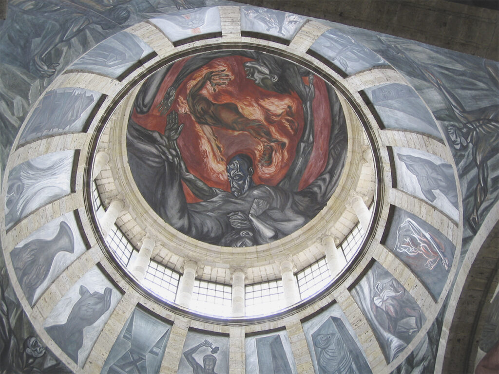 na toma de contrapicado que mira hacia la cúpula central de la Rotonda de los Hombres Ilustres. Se muestra el fresco de José Clemente Orozco, "El hombre de fuego",