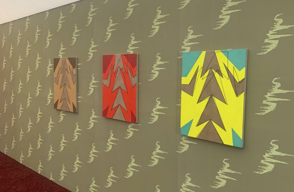 Serie de pinturas de Mario García Torres inspiradas en los disruptivos patrones geométricos y neón que volvieron a Jorge Campos un ícono de la moda deportiva.