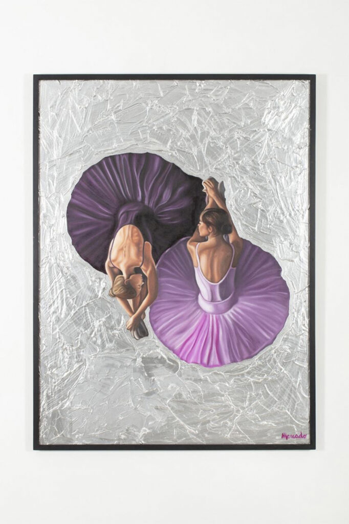 Dos bailarinas de ballet vistas desde arriba sobre un fondo texturizado blanco, obra de María Mercado.