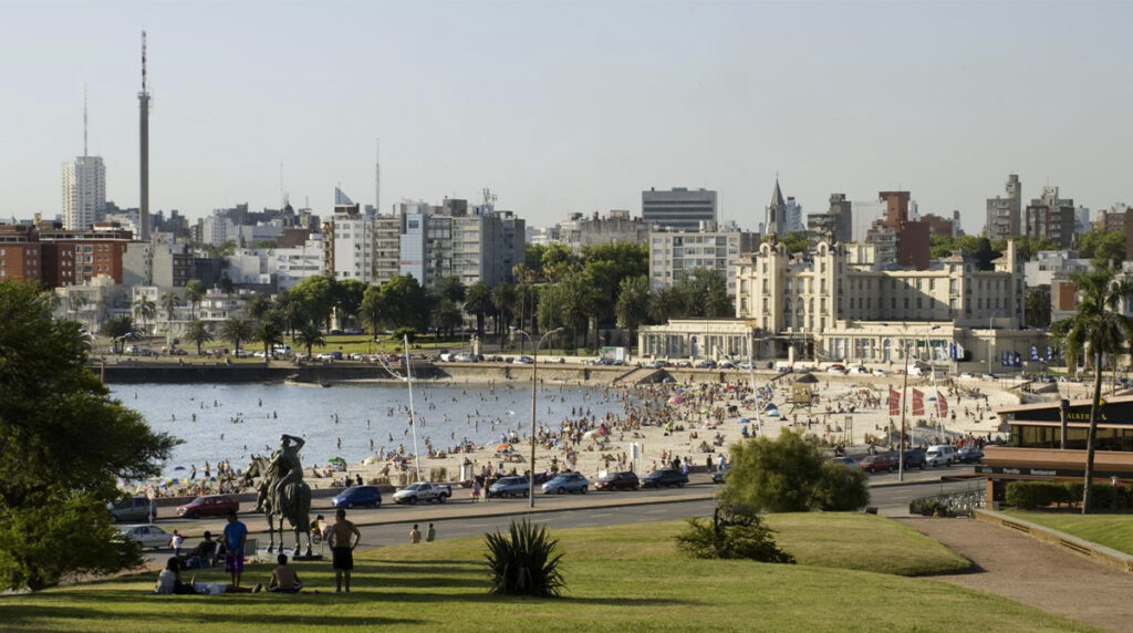 Vista de la costa entre Parque Rodó y Pocitos en Montevideo.