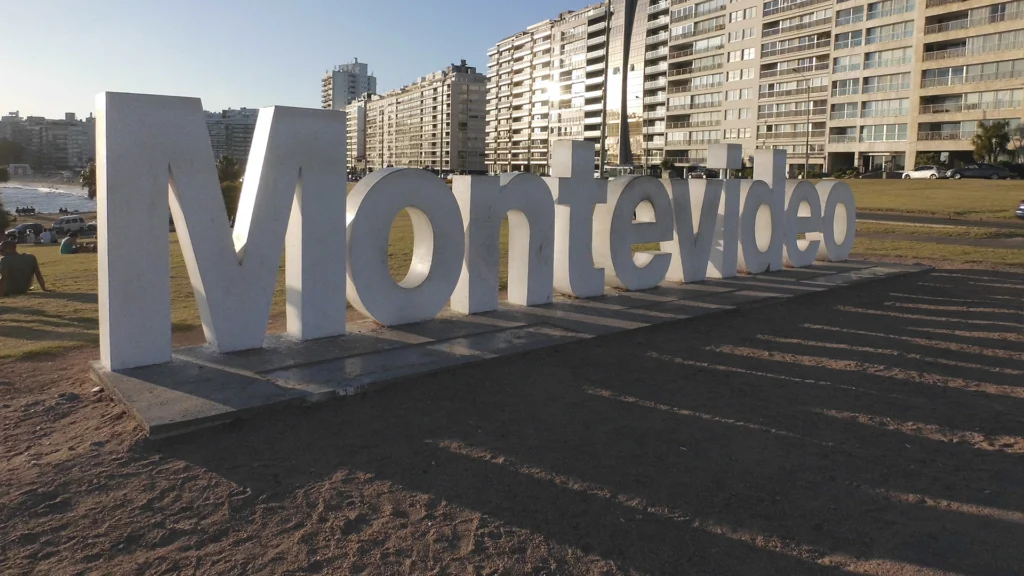 Vista del skyline de Punta Carretas en Montevideo.