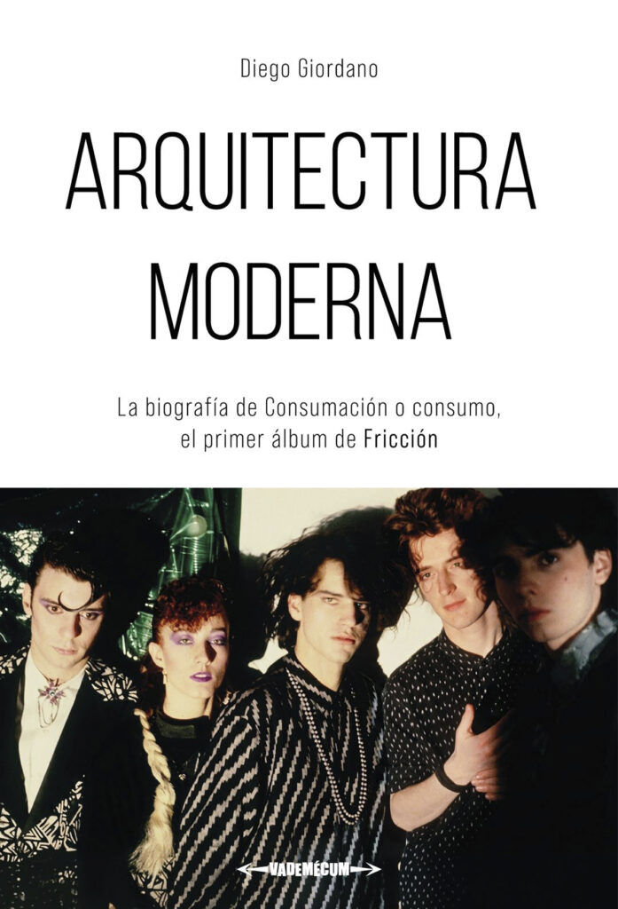 Portada del libro Arquitectura moderna. La biografía de Consumación o consumo, el primer álbum de Fricción, de Diego Giordano.