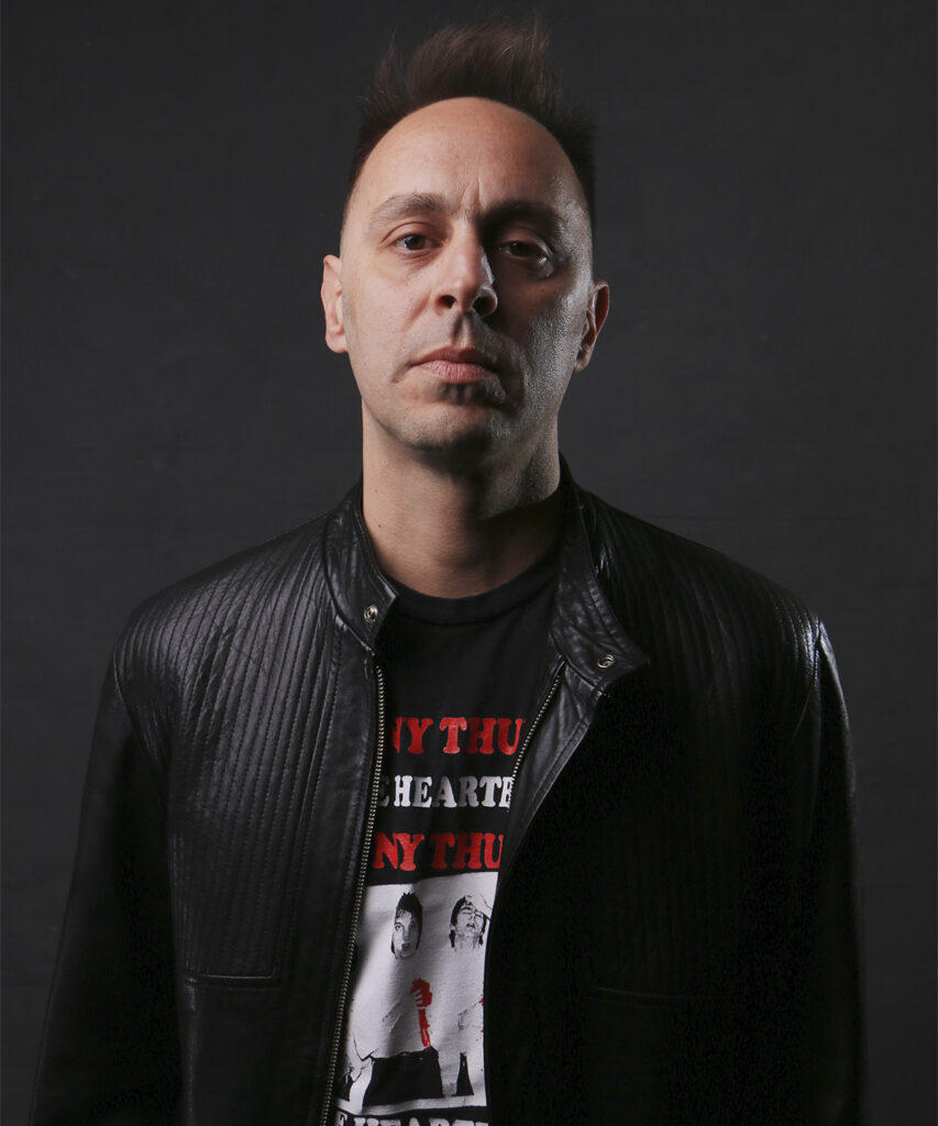 Retrato de Diego Giordano con chaqueta negra frente a un fondo oscuro.