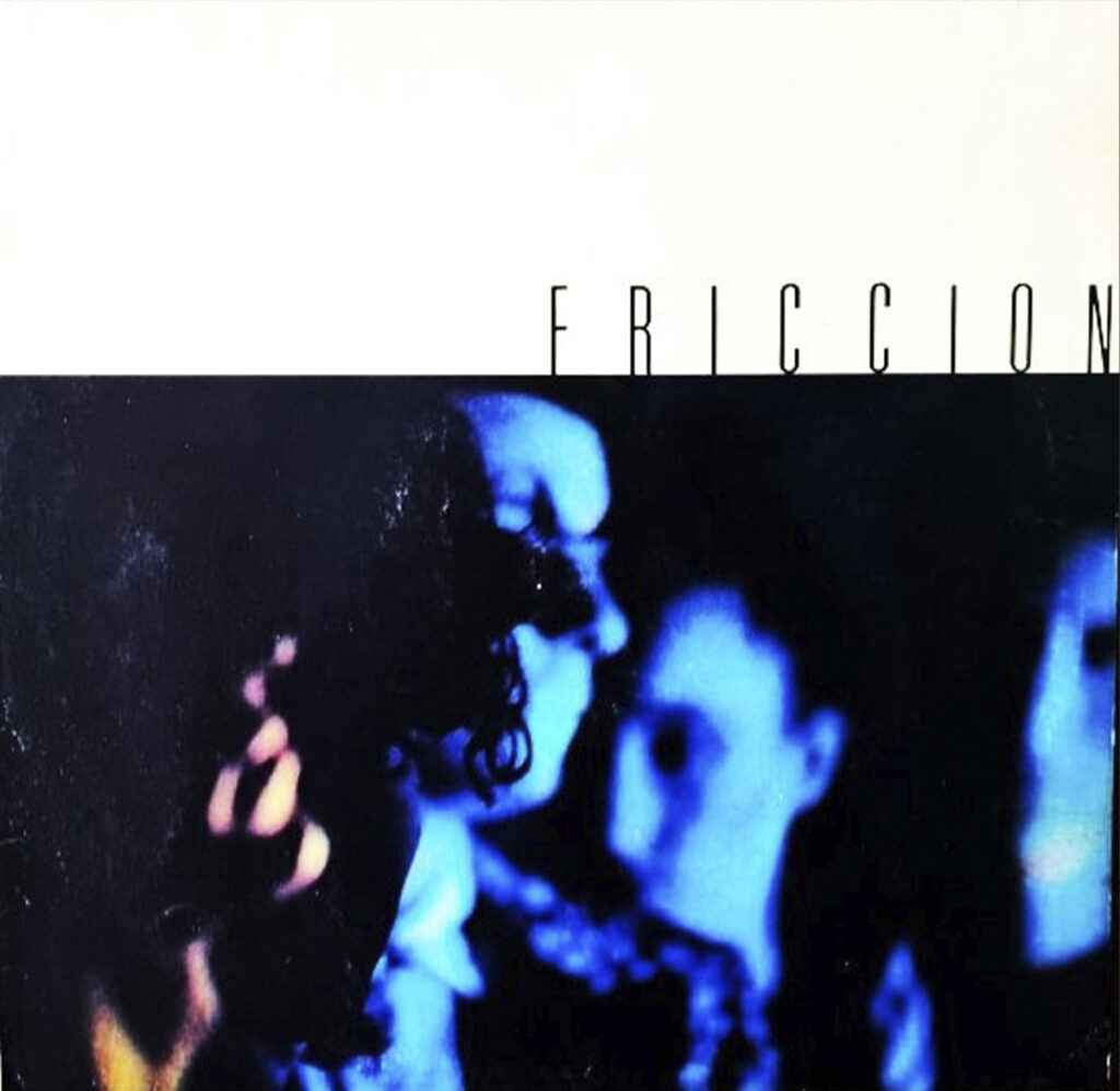 Portada de Consumación o consumo, primer álbum de Fricción, con una imagen en tonos azules y el nombre de la banda en la parte superior.