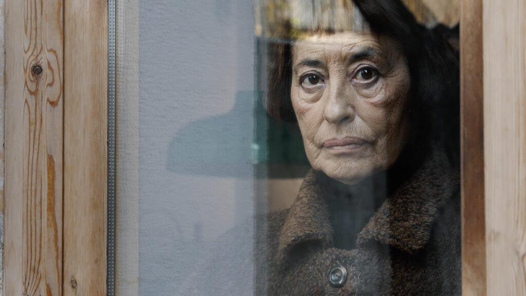 Fotograma del video Cartografía provisional – entrevista con mi madre (2023) de Max de Esteban.
