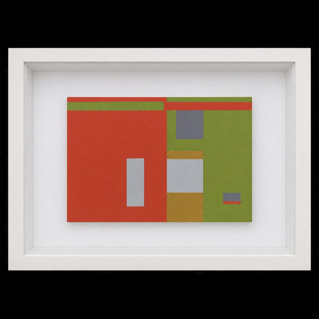 Obra de Vicenta Gómez dominada por un fondo rojo intenso sobre el que se extienden árboles de troncos verdes, raíces visibles y pequeñas hojas y flores repetidas.