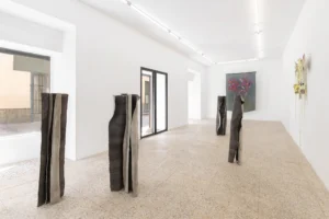Vista de sala de Ese doble movimiento entre la distancia y la fuga, en Bombon Madrid.
