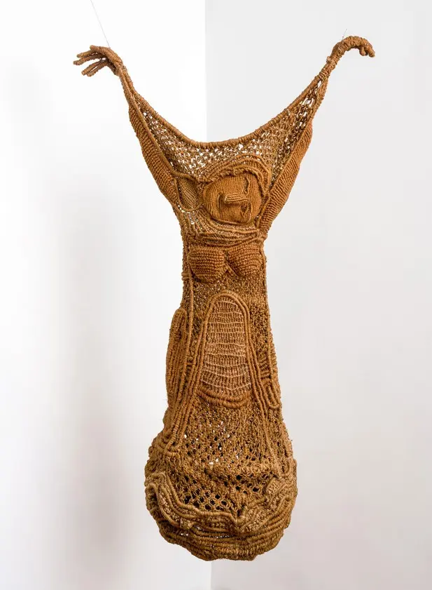 Imagen de Criaturas textiles (1974–1988). Ester Chacón Ávila. Fuente: José de la Mano.
