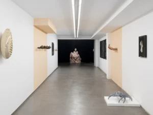 Serie: "Vista de sala" de exposición colectiva - Galería ADN Galeria.