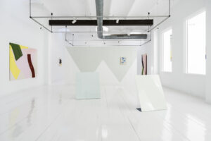 Vista de sala de Volta, de Elvira Amor, publicada por Alzueta Gallery.