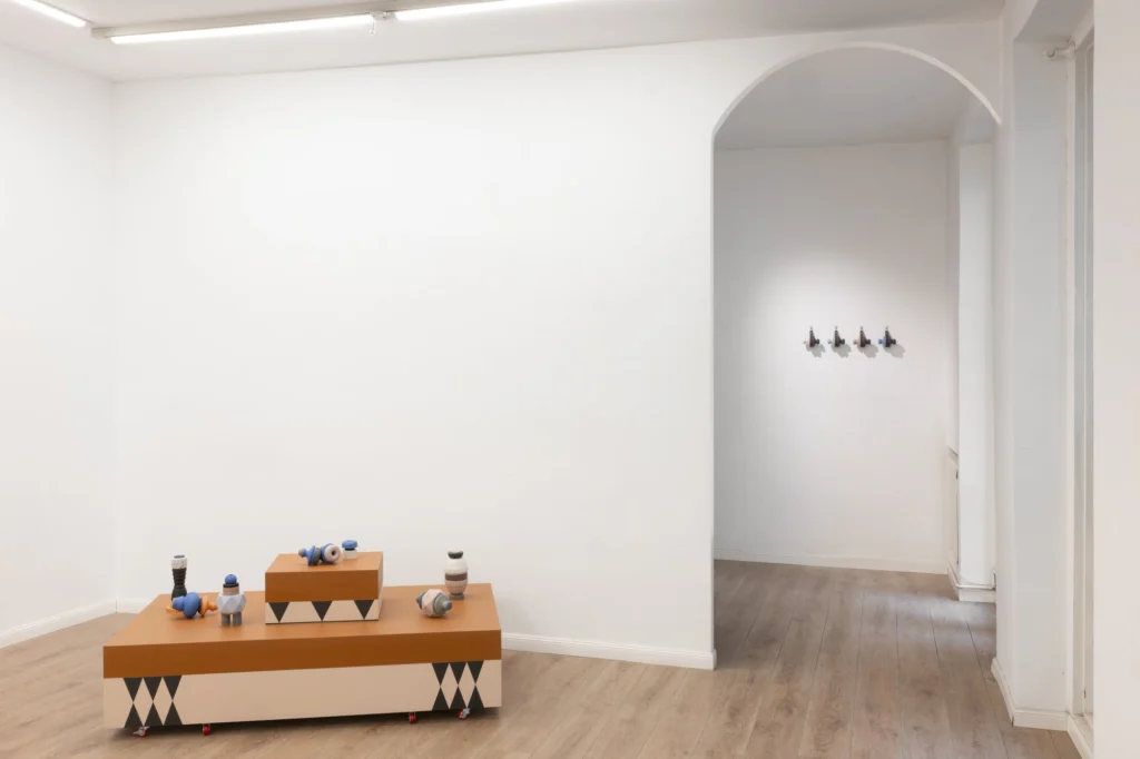 Serie: "Juguemos a gato en un toro" de Sandra Val - Galería Espacio Valverde.