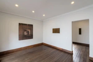 Imagen de Estructuras del tiempo. Carlos Rojas; Leyla Cárdenas; Linda Pongutá. Fuente: Casas Riegner.