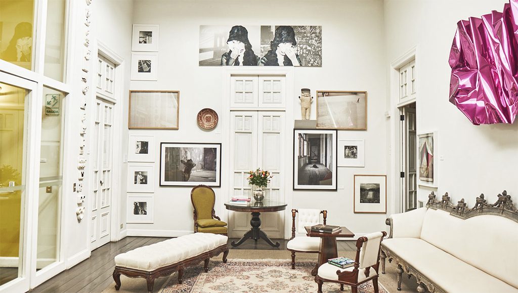 Hotel B en Barranco, Lima, con su colección de arte peruano y latinoamericano.